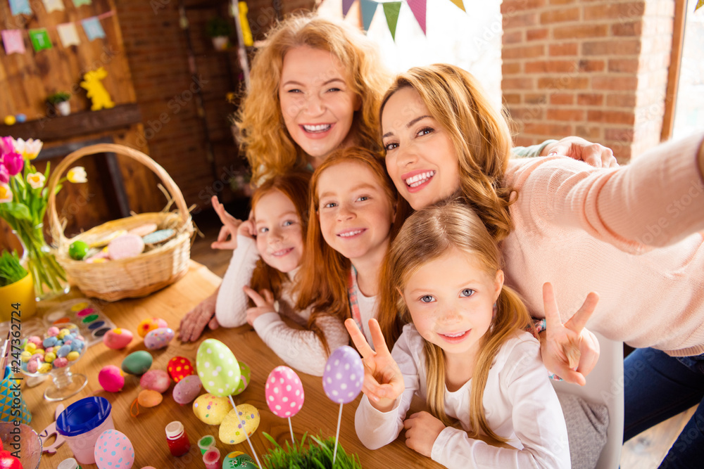 Poster Self-portrait of nice adorable sweet lovely attractive cheerful optimistic girls embracing cuddling gathering spending custom amusement showing v-sign victory in brick loft industrial interior