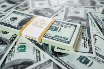 pack of 100 dollar notes