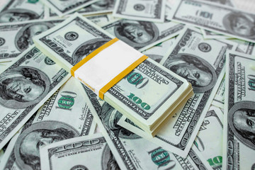 pack of 100 dollar notes