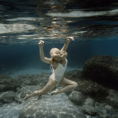 Fototapeta premium Woman in white under water in the sea