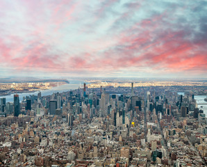 Obraz premium New York City aerial view at sunset