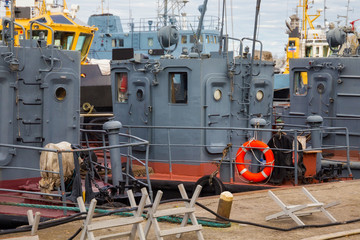 Self-propelled steel diesel oil skimmer vessels for remove oil floating and debris from the surface of the water.