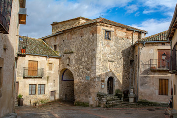 Fototapeta na wymiar Main gate on the ancient walls of Pedraza. Spain