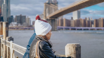 Two friends in New York take a walk at Brooklyn Bridge