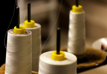 Rocchetti di filo in sartoria