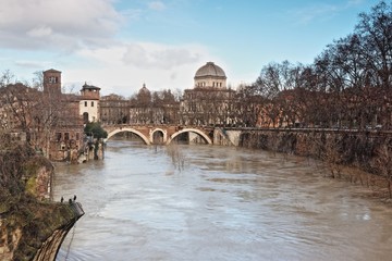 Obraz premium Isola Tiberina a Roma