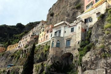 Fototapeta na wymiar Picturesque buildings in the rocks in Amalfi/ Italy (close-up) 
