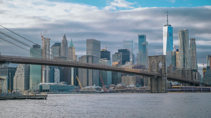 Fototapeta na wymiar Amazing view over the skyline of Manhattan with Brooklyn Bridge