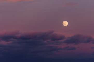 Naklejka na ściany i meble ciel rouge avec la lune