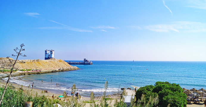 Cementera en la playa de Vallcarca en El Garraf, Barcelona, Catalunya, Espa&ntilde;a