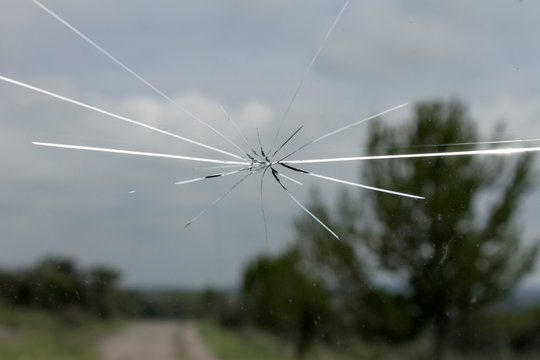 GRIETA EN PARABRISAS DE CRISTAL