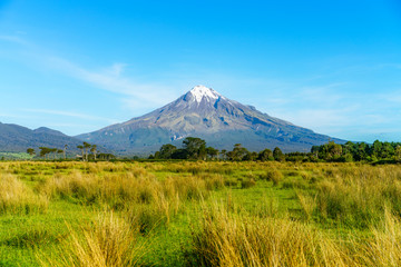 Fototapeta premium Cone volcano mount taranaki, new zealand 9