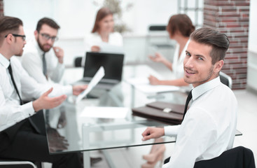 businessman and business team sitting at the Desk