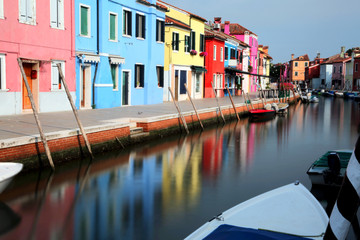 Fototapeta na wymiar Reflection of colored houses on the island of Burano, near Venic