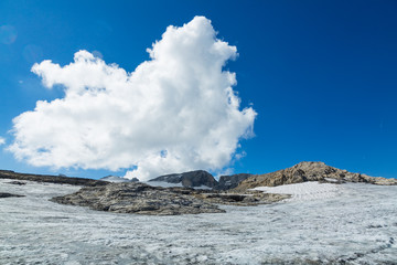 Fototapeta na wymiar Cloud over the top of Alps and glacier