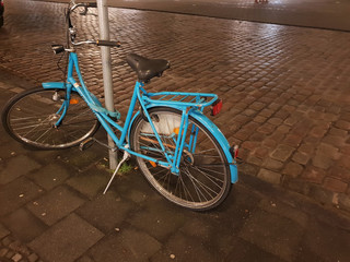 Ein hellblaues Fahrrad in Münster