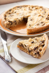 Chicken tart with mushrooms and cheese