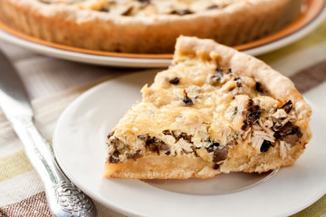 Chicken tart with mushrooms and cheese