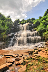 Naklejka premium Wodospady Kintampo (Sanders Falls w czasach kolonialnych) - jeden z najwyższych wodospadów w Ghanie.