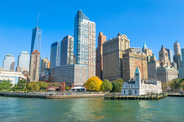Fototapeta premium Beautiful autumn view of Battery Park and Lower Manhattan - New York, USA