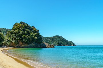 Fototapeta premium tropical beach in abel tasman national park, new zealand 78