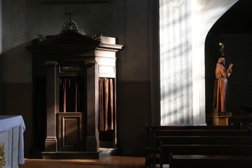 Confessionnal. Collégiale Saint-Jacques-le-Majeur. Sallanches. / Confessional. Saint James's collegiate church. Sallanches. 