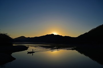 千丈寺湖の夜明けの情景