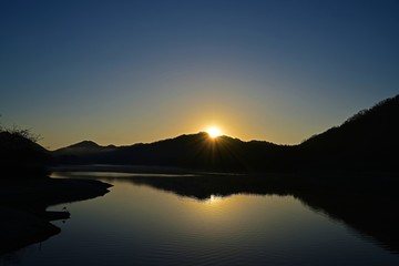 千丈寺湖の夜明けの情景