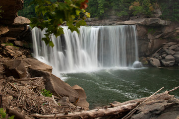 Fototapeta na wymiar Cumberland Falls from rocks