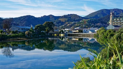 Fototapete Reflection Panorama of Nelson City, reflected in the Maitai River, New Zealand.