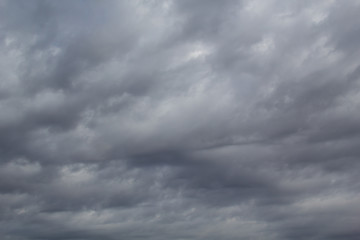 grey clouds on daytime.