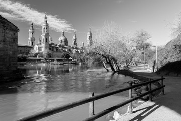 Zaragoza - The Basilica del Pilar over the Ebro river with the riverside.