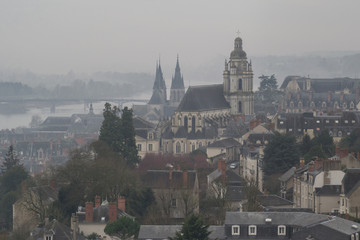 Obraz premium Blois dans la brume