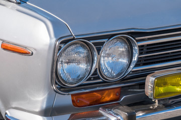 自動車のヘッドライト　Headlight of the car