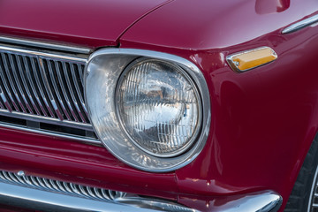 自動車のヘッドライト　Headlight of the car