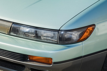 自動車のヘッドライト　Headlight of the car