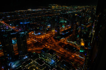 Dubai von oben bei Nacht