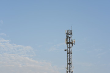 Obraz premium Telecommunication tower with antennas
