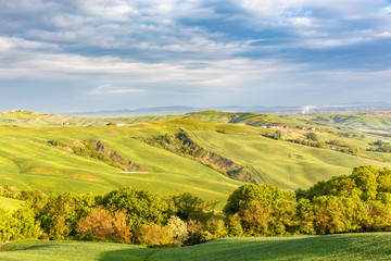 Fototapeta na wymiar Italian rural landscape with fields in a valley