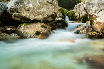 Naklejka na ściany i meble Der Fluss Soca im Triglav Nationalpark in Slowenien