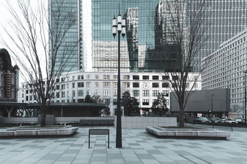 (東京都ｰ都市風景)東京駅前広場から見るビル街２ © MOCOHA IMAGE