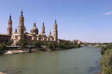 Obraz premium Río Ebro - Basilica El Pilar