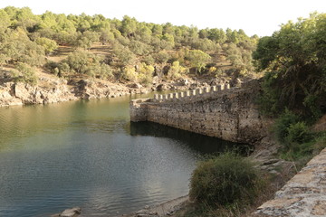 Fototapeta na wymiar Río Lozoya
