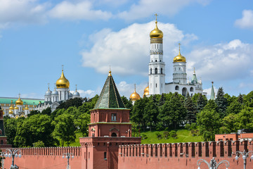 Fototapeta na wymiar The cathedrals and bell towers of the Moscow Kremlin.