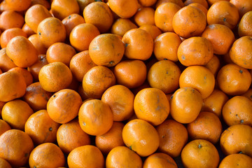 pile of fresh oranges