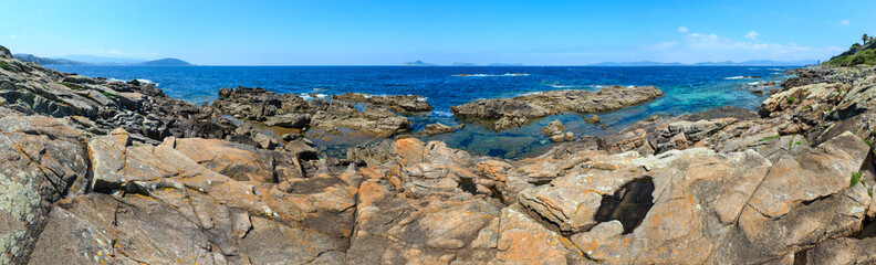 Fototapeta na wymiar Atlantic rocky coast (Galicia, Spain).