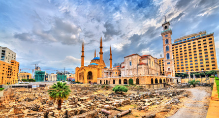 Obraz premium Katedra św. Jerzego Maronitów, meczet Mohammada Al-Amina i Ogród Przebaczenia w Bejrucie w Libanie