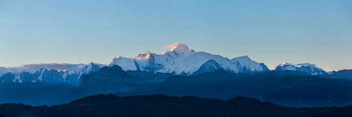 Panorama van de beroemde Mont Blanc-reeks van Les Gets in Frankrijk
