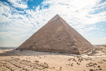 .View of the incredibly majestic pyramid of the cheops on a sunny day in the desert - obrazy, fototapety, plakaty