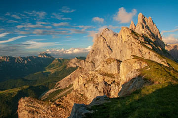 Obraz premium Magnificent view of Puez Odle - Geisler group at sunset. Dolomite Alps, Italy